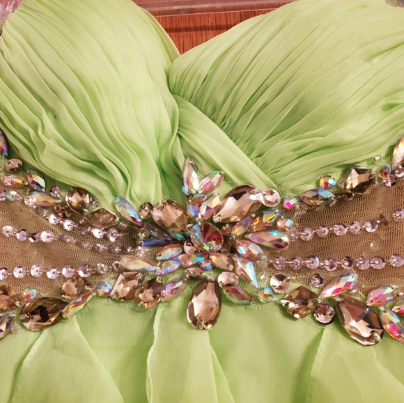 Dress - Picture 5 of 8